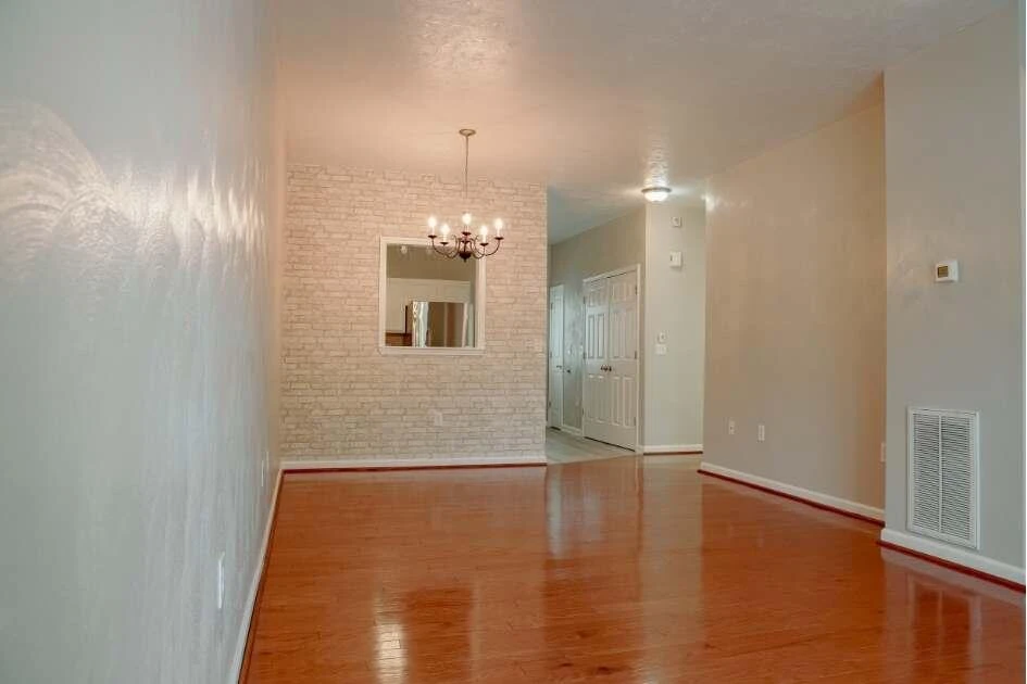 8205 Emerald Court DR - Photo 7