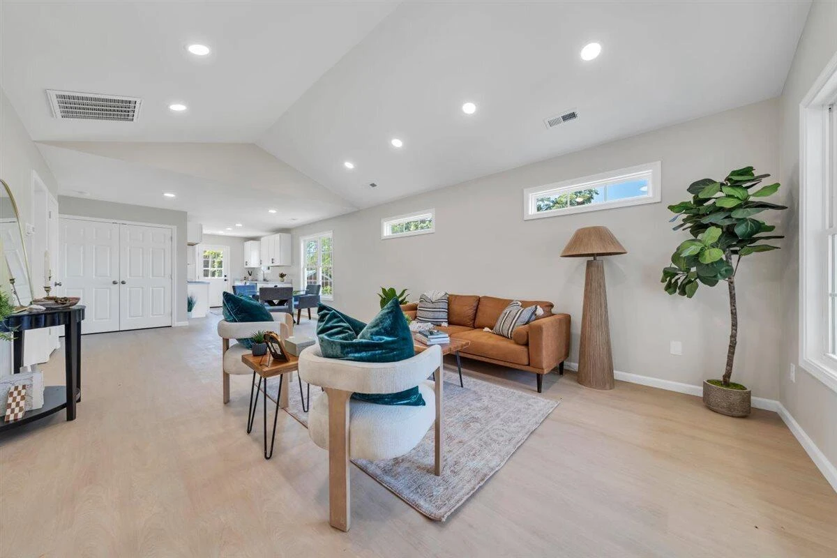 515 Cedar AVE - Photo 4