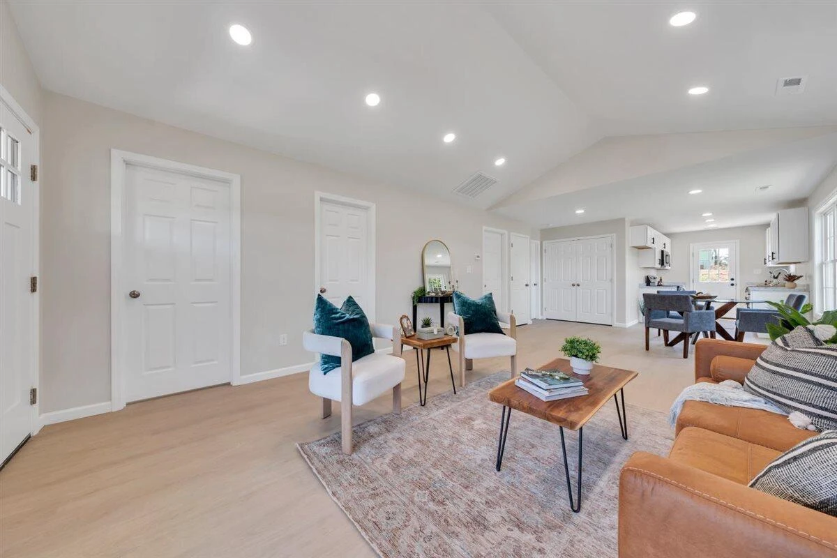 515 Cedar AVE - Photo 5