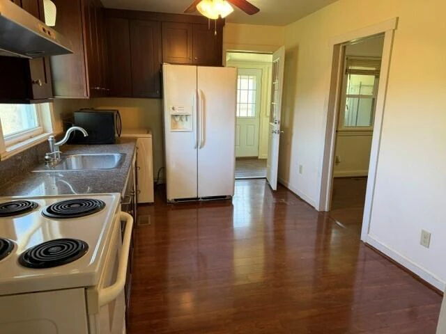 1042 Carrie LN - Photo 2