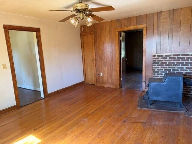 1042 Carrie LN - Photo 5