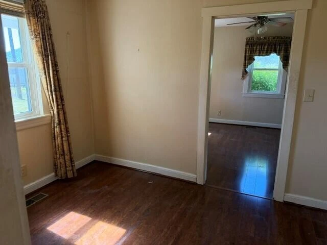 1042 Carrie LN - Photo 7