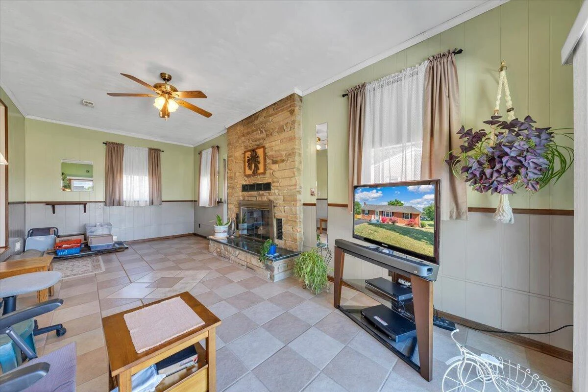 1156 Starmount AVE - Photo 18