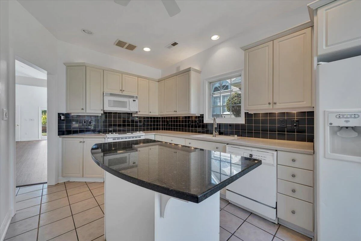 4822 Cave Spring LN - Photo 10