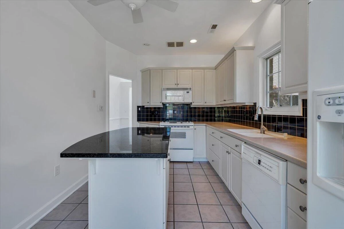 4822 Cave Spring LN - Photo 11