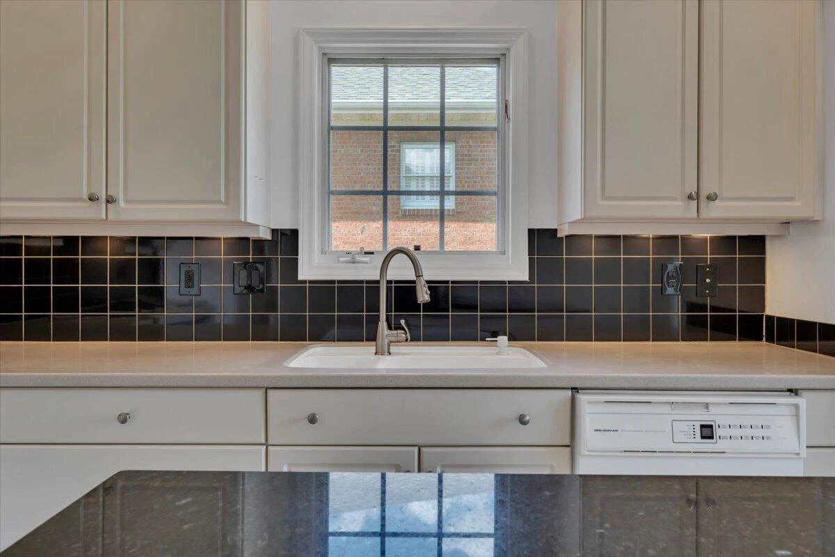 4822 Cave Spring LN - Photo 12