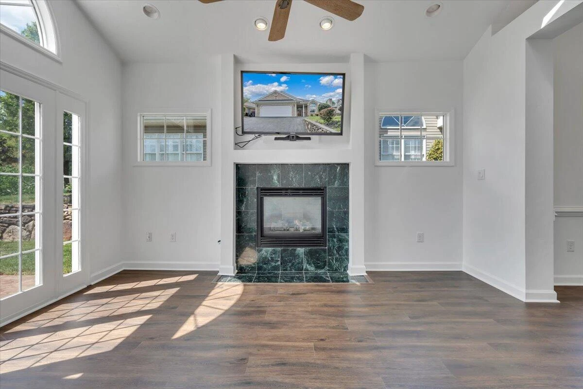 4822 Cave Spring LN - Photo 18