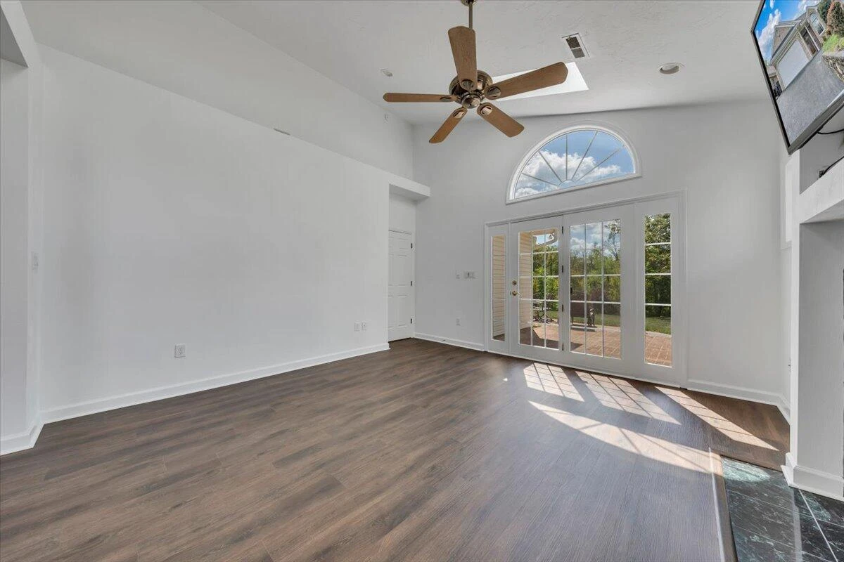 4822 Cave Spring LN - Photo 19