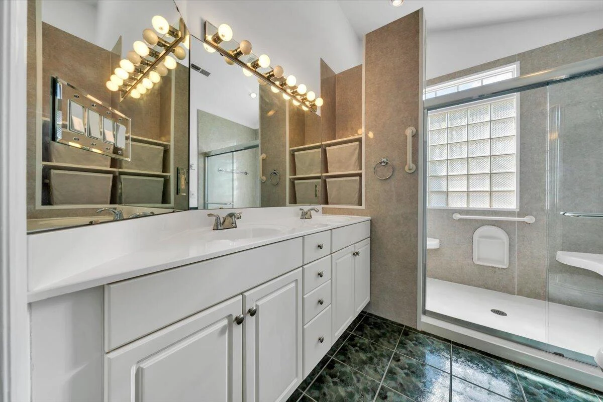 4822 Cave Spring LN - Photo 24