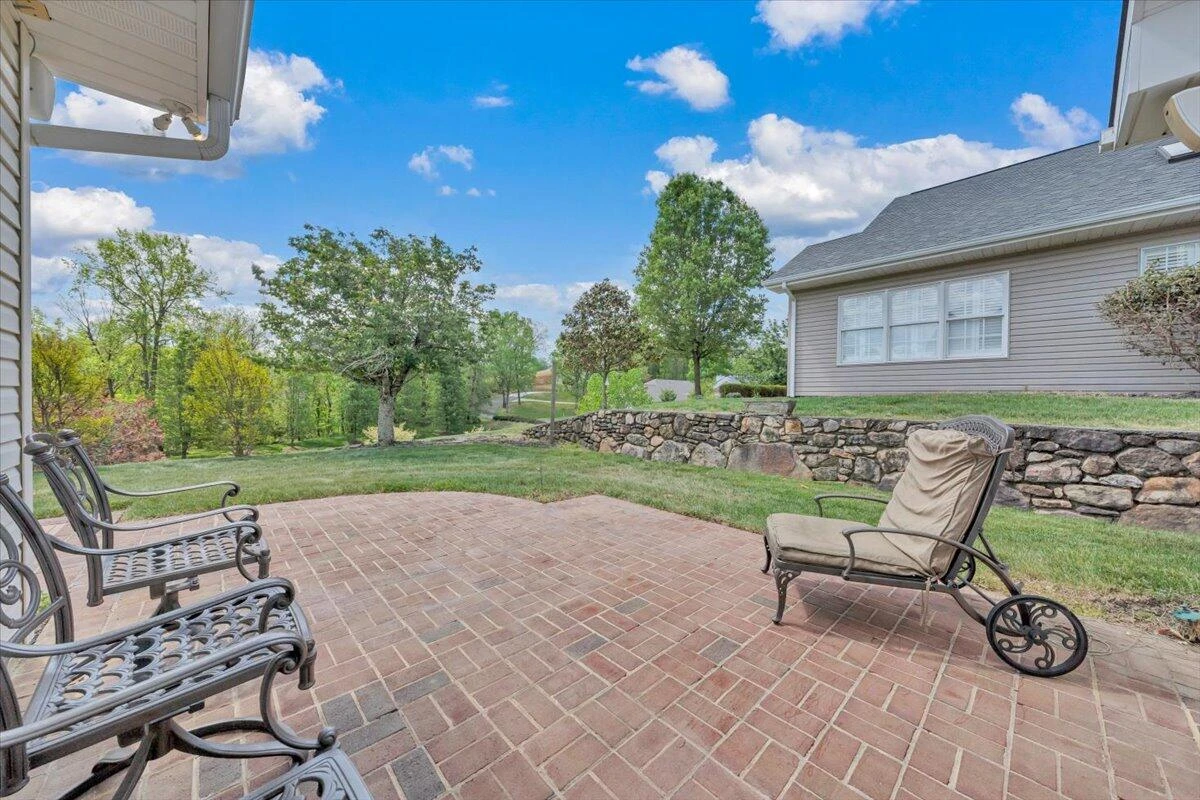 4822 Cave Spring LN - Photo 36