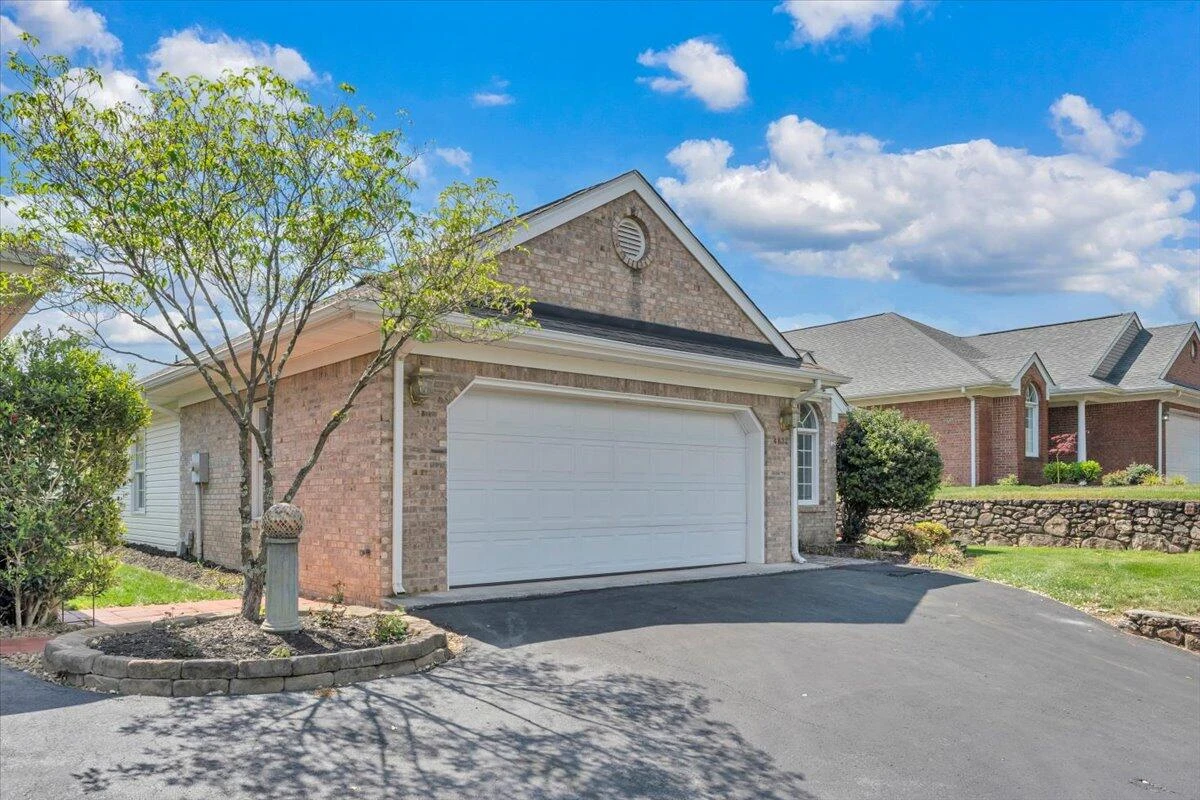 4822 Cave Spring LN - Photo 41