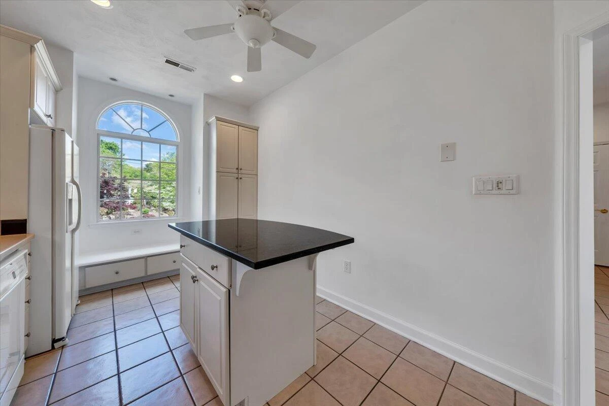 4822 Cave Spring LN - Photo 9