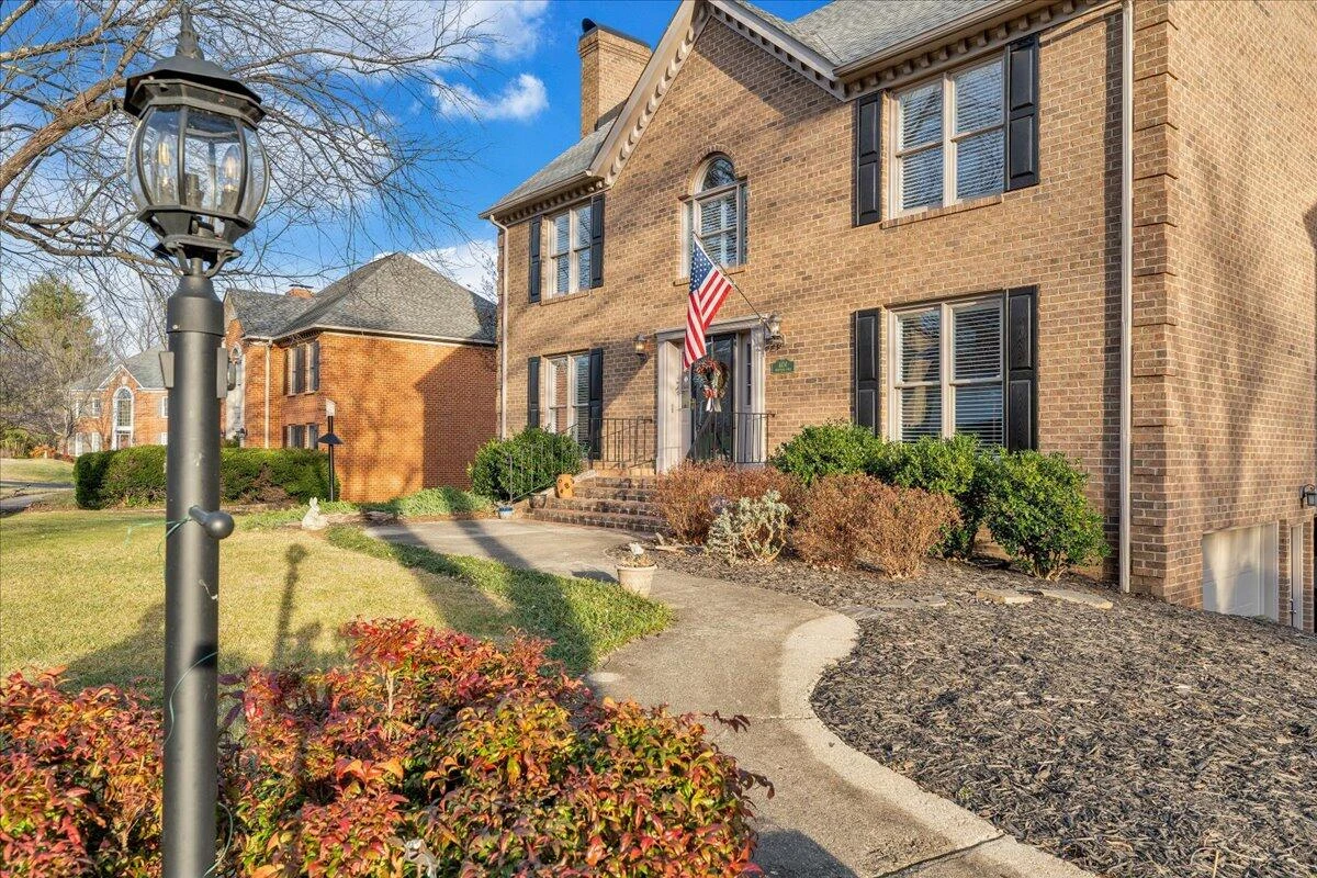 4434 Brentwood CT - Photo 2