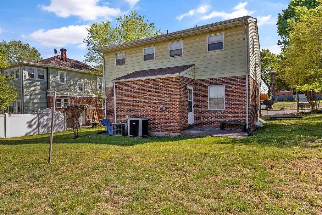 1905 Oxford AVE SW - Photo 16