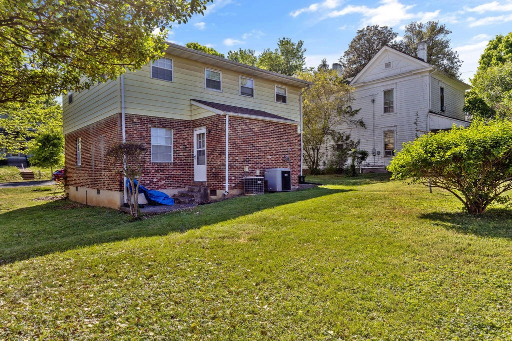 1905 Oxford AVE SW - Photo 17