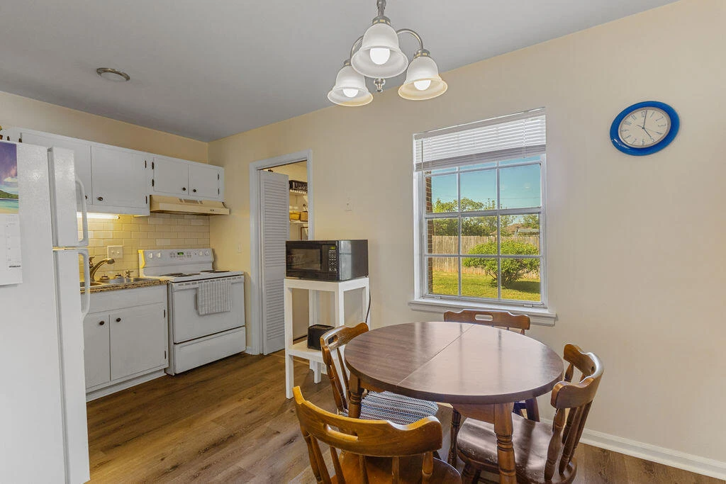 1905 Oxford AVE SW - Photo 3