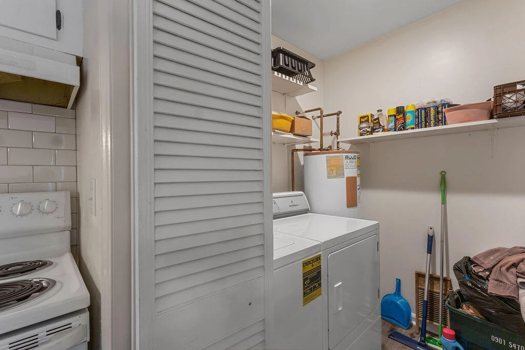 1905 Oxford AVE SW - Photo 4