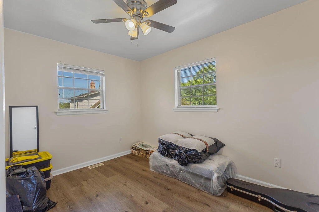 1905 Oxford AVE SW - Photo 6