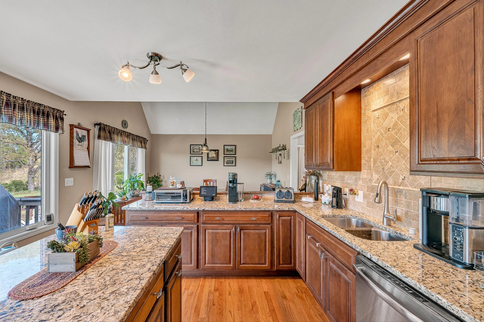 384 Deer Haven DR - Photo 18