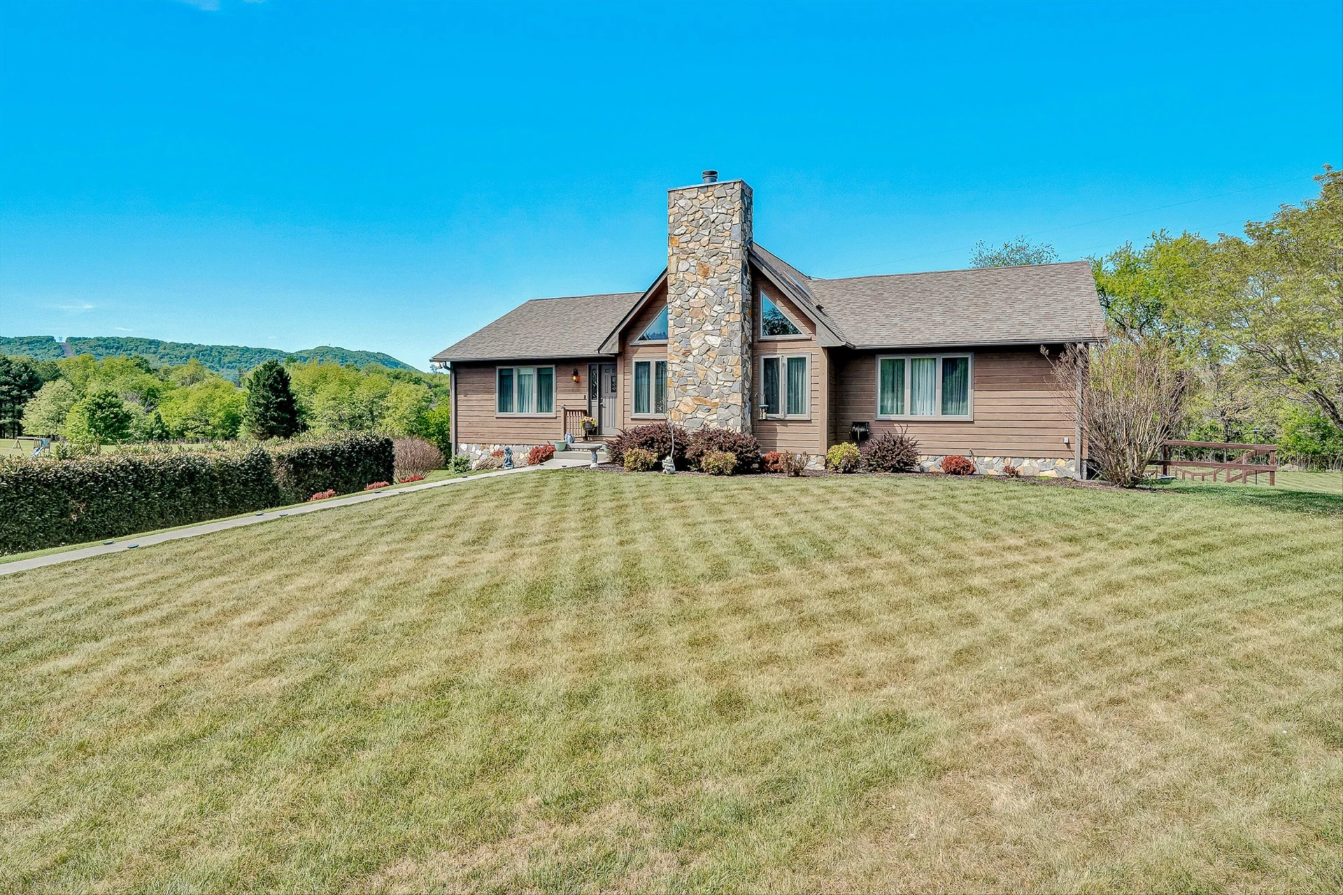 384 Deer Haven DR - Photo 3