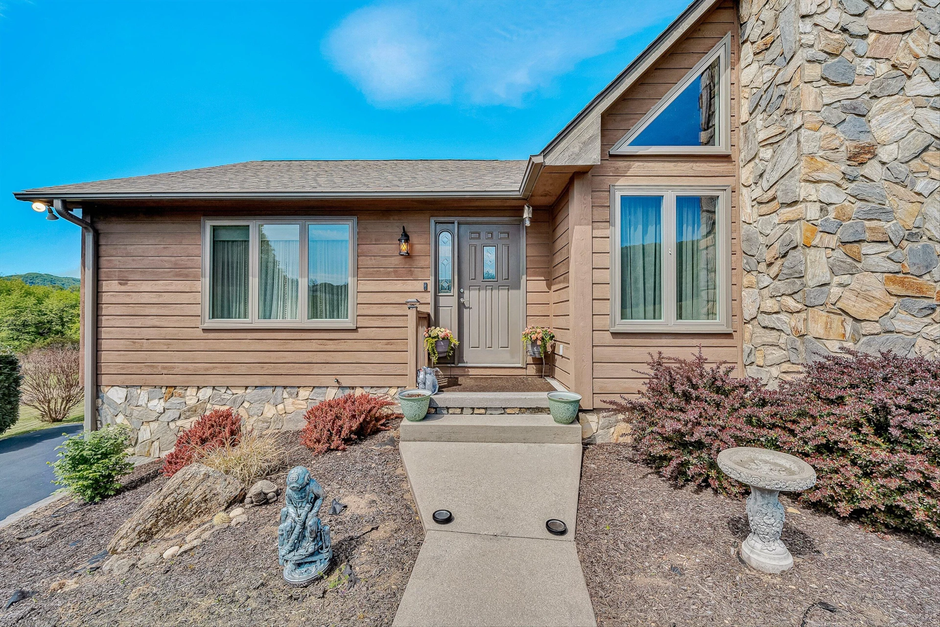 384 Deer Haven DR - Photo 4