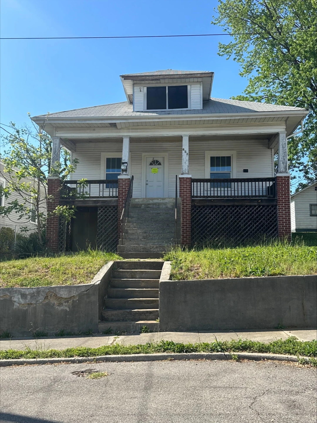 652 Montrose AVE SE