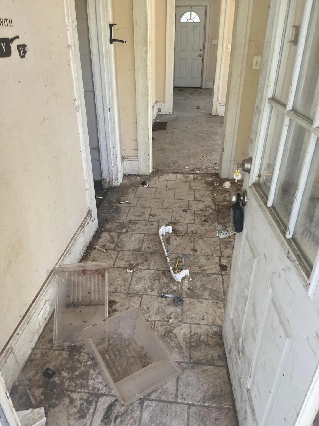 652 Montrose AVE SE - Photo 3