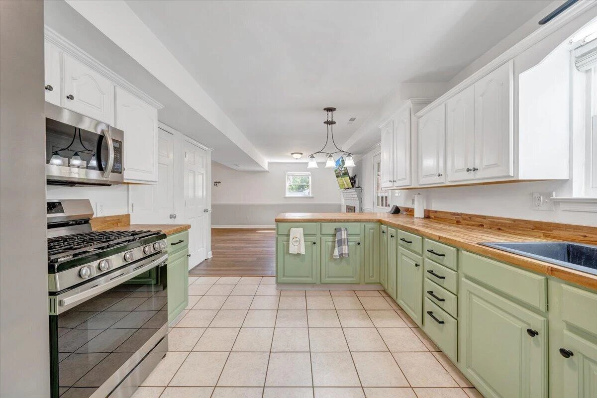 1036 Howell DR - Photo 12
