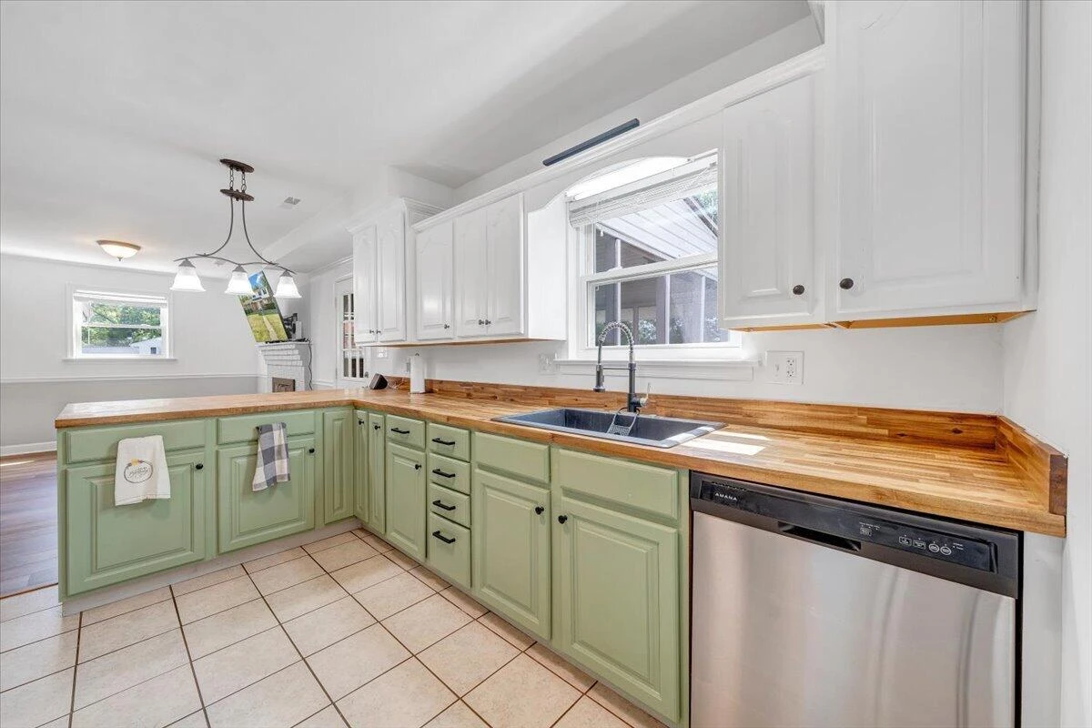 1036 Howell DR - Photo 13