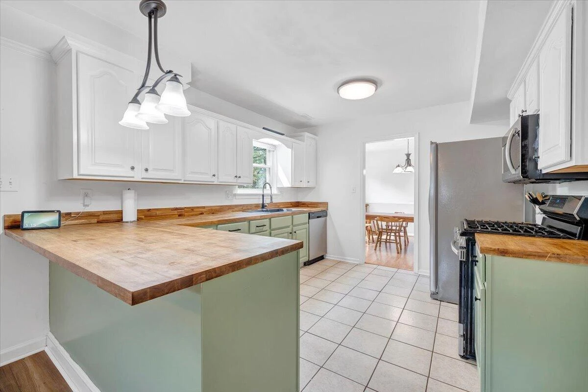 1036 Howell DR - Photo 17