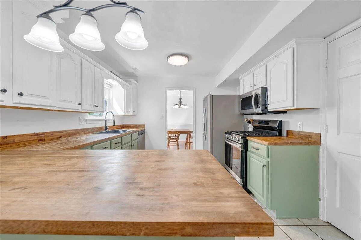 1036 Howell DR - Photo 18