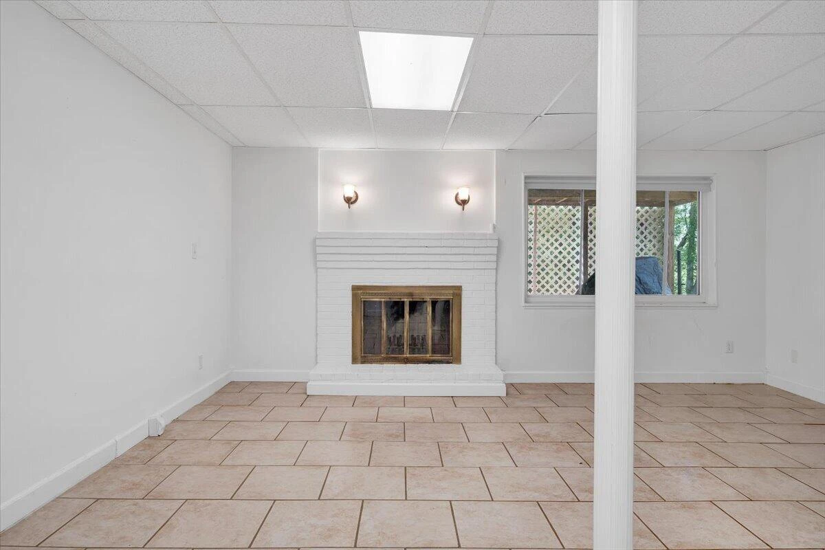 1036 Howell DR - Photo 40