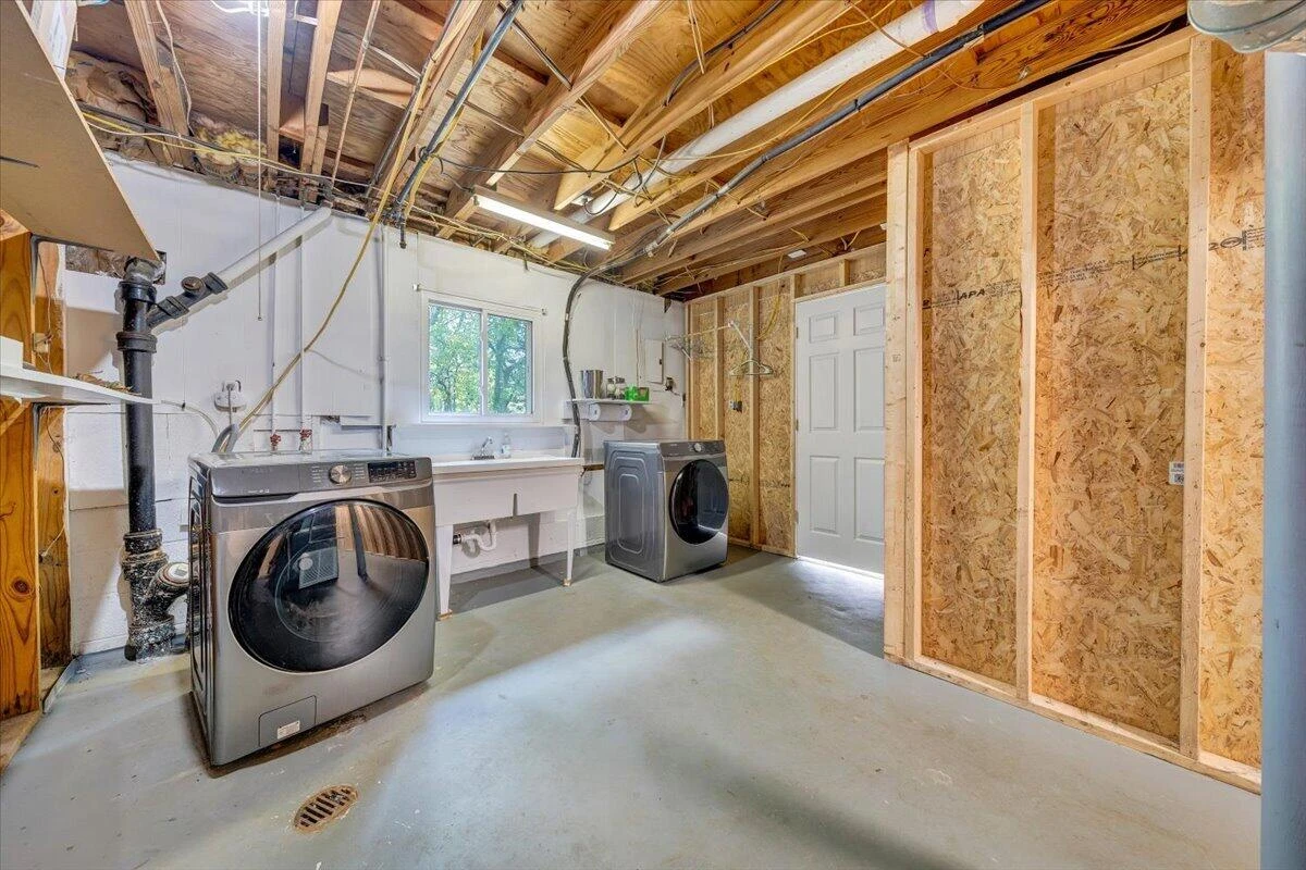 1036 Howell DR - Photo 47