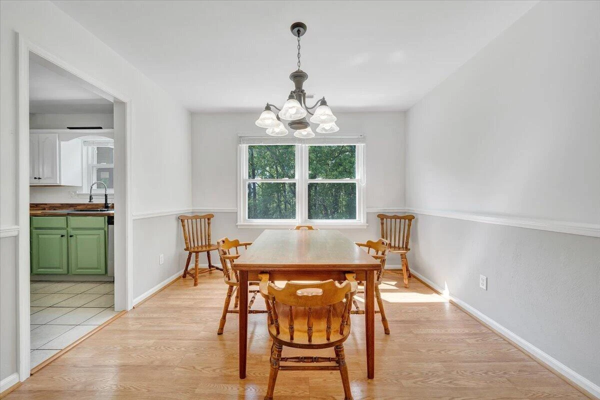 1036 Howell DR - Photo 9