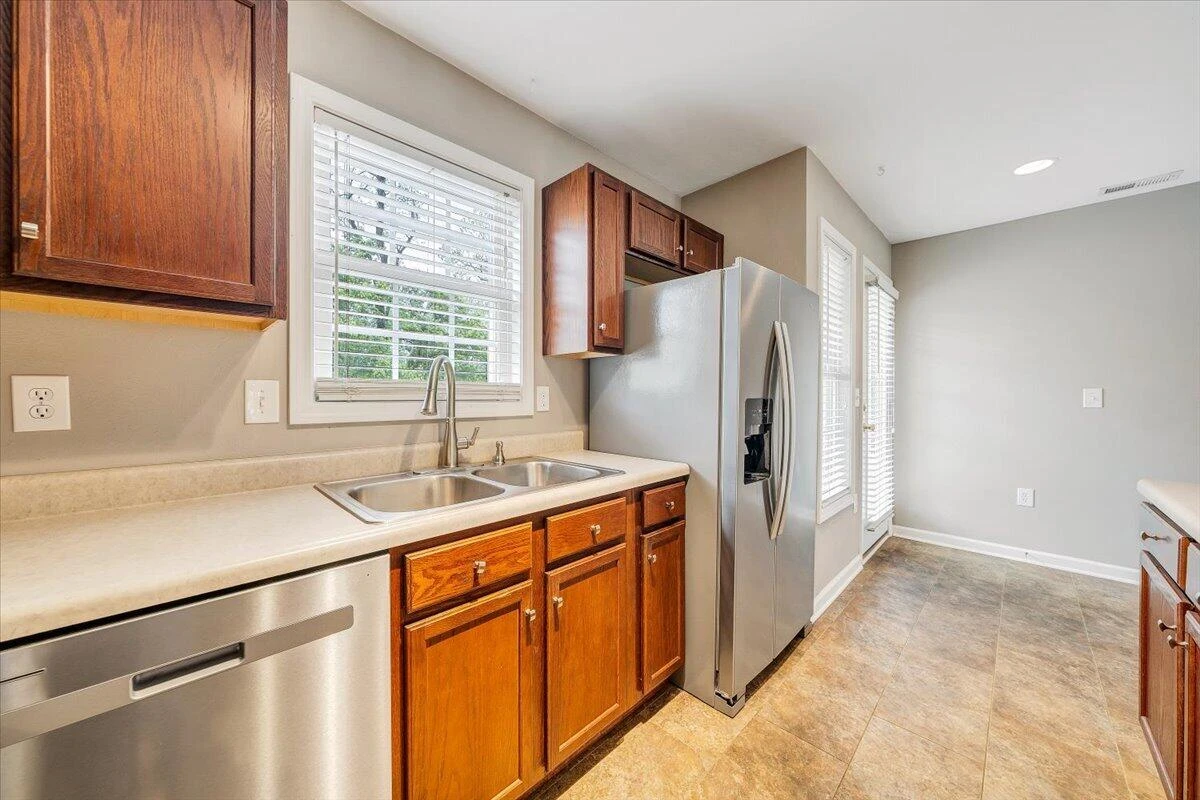 235 Ross ST - Photo 3