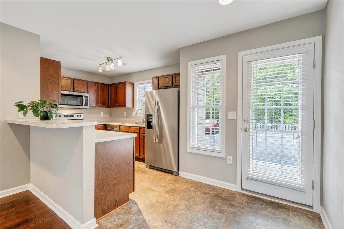 235 Ross ST - Photo 6