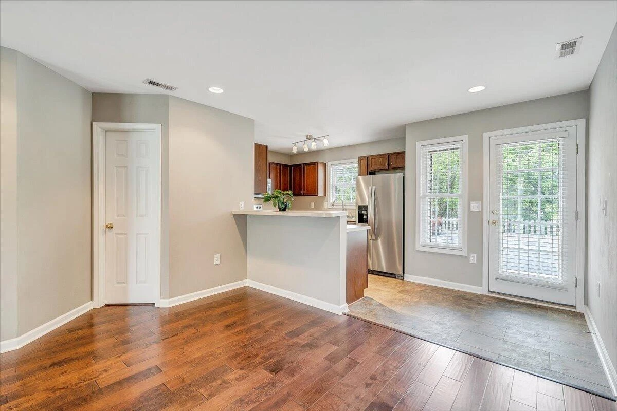 235 Ross ST - Photo 7