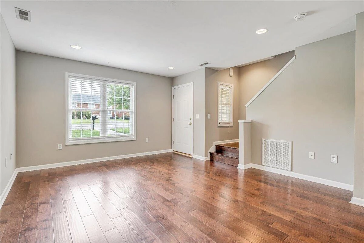 235 Ross ST - Photo 9