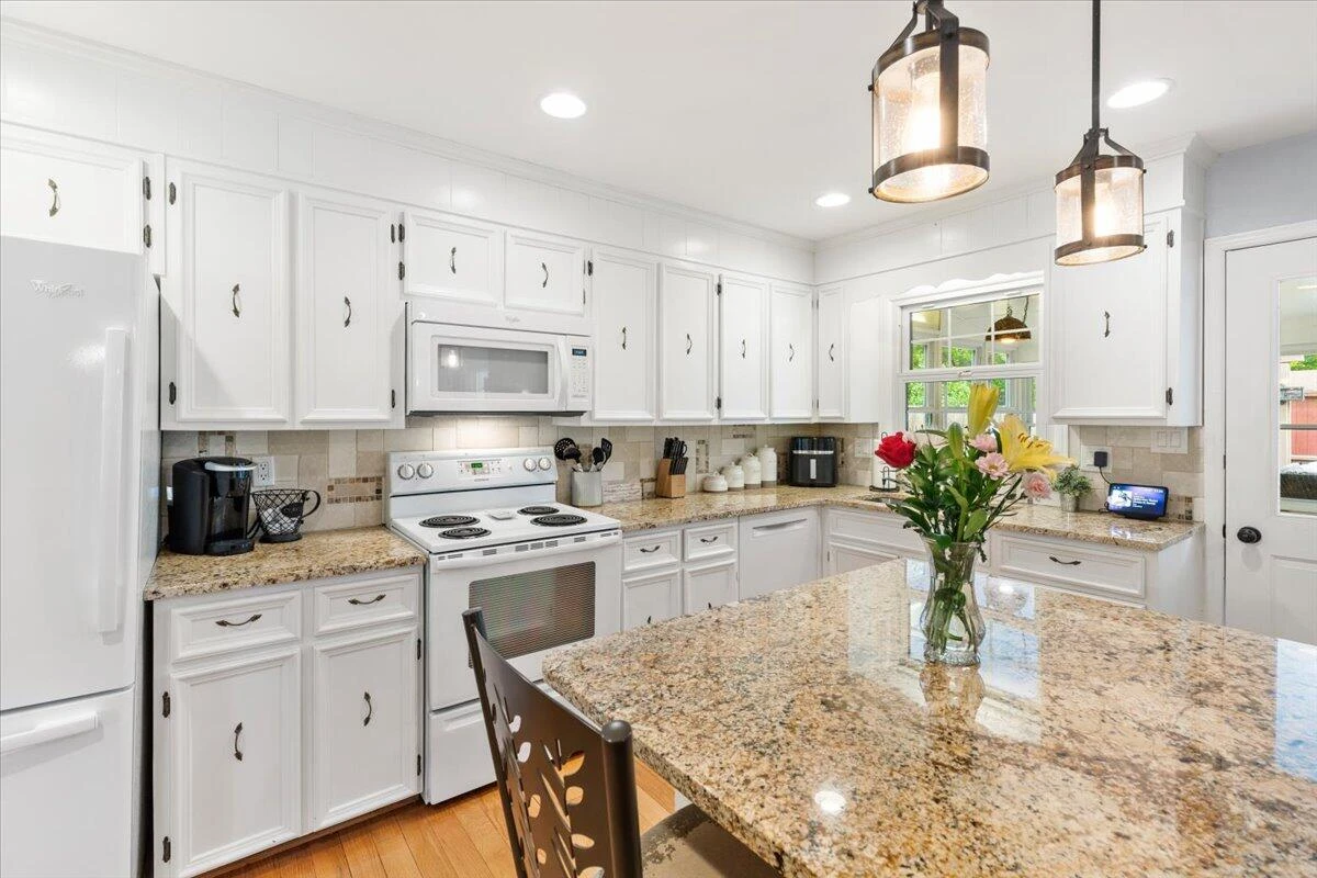 5403 Tomahawk CIR - Photo 11