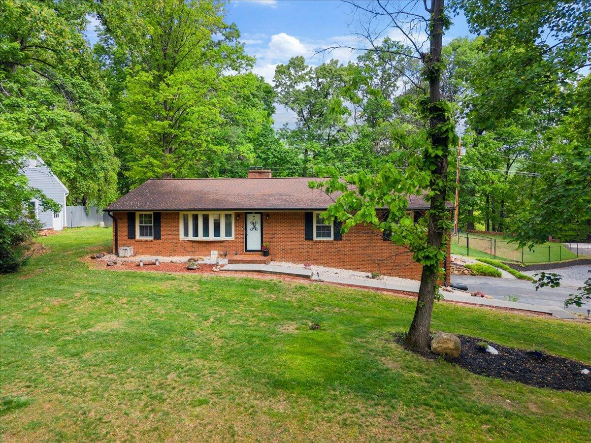 5403 Tomahawk CIR - Photo 2
