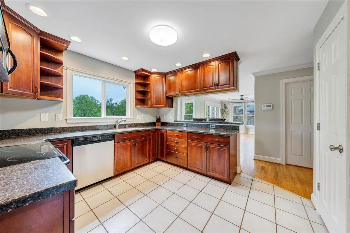 1562 Strawberry Mountain DR - Photo 13