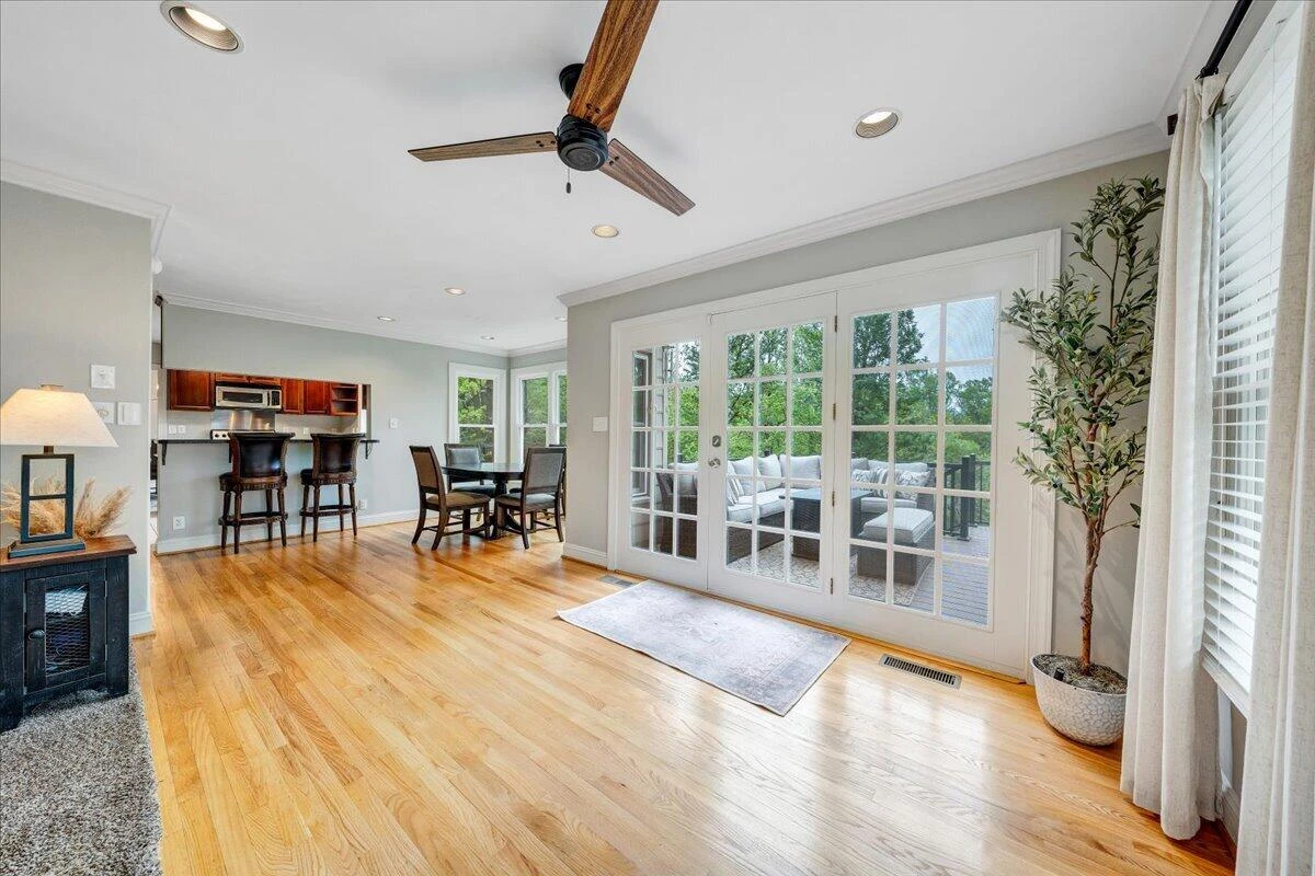 1562 Strawberry Mountain DR - Photo 18