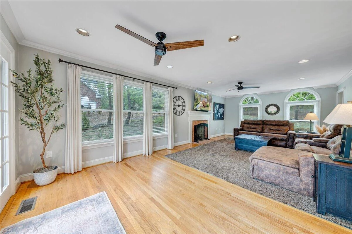 1562 Strawberry Mountain DR - Photo 19