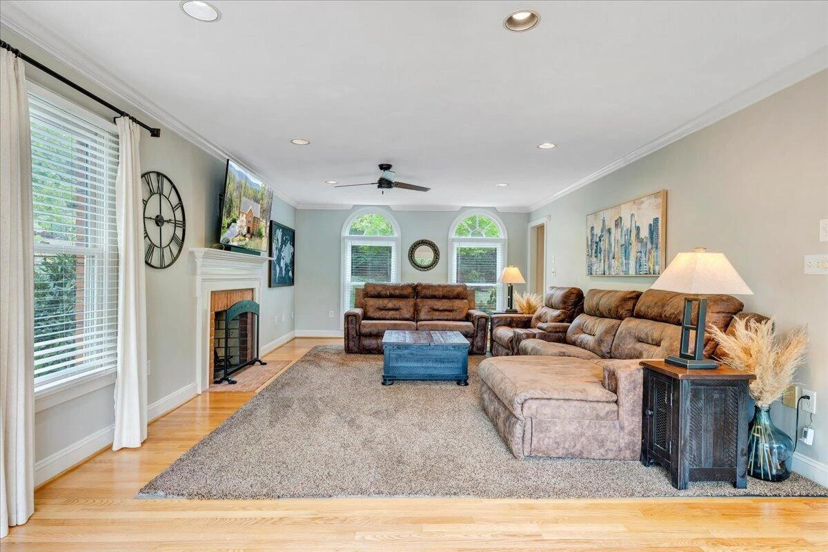 1562 Strawberry Mountain DR - Photo 20