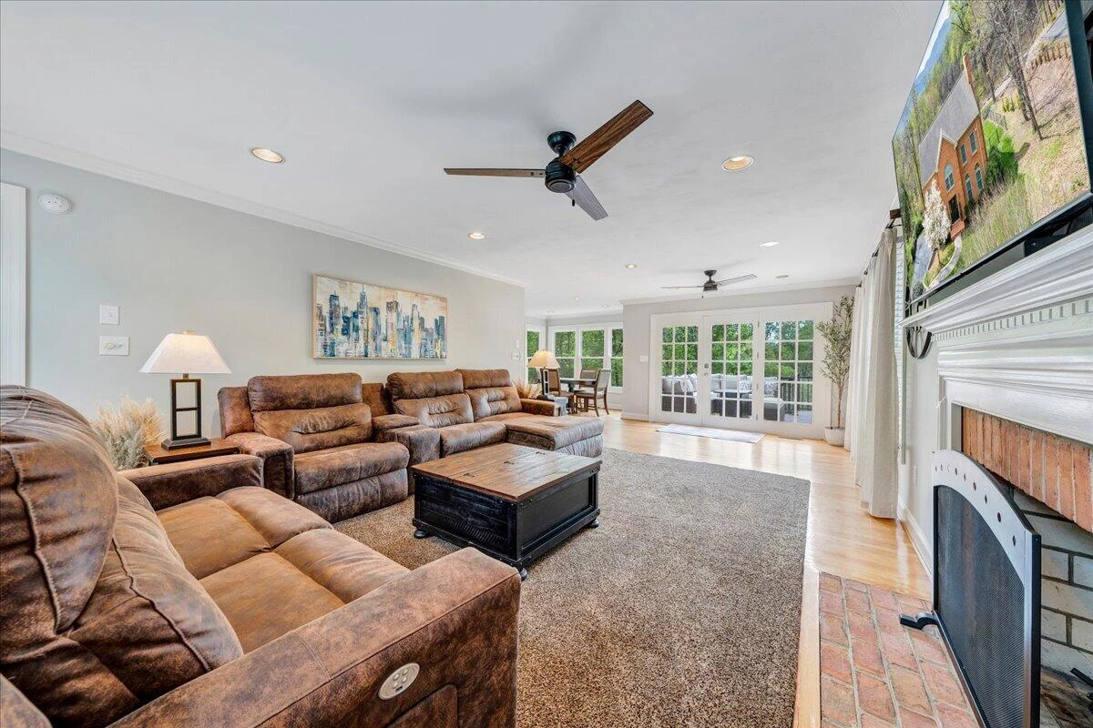 1562 Strawberry Mountain DR - Photo 21