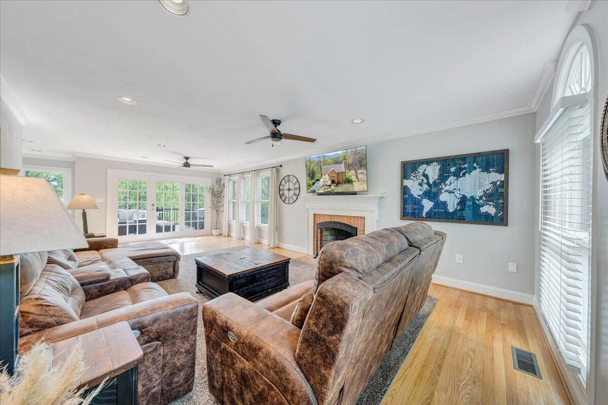 1562 Strawberry Mountain DR - Photo 22