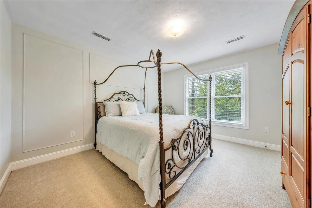 1562 Strawberry Mountain DR - Photo 32