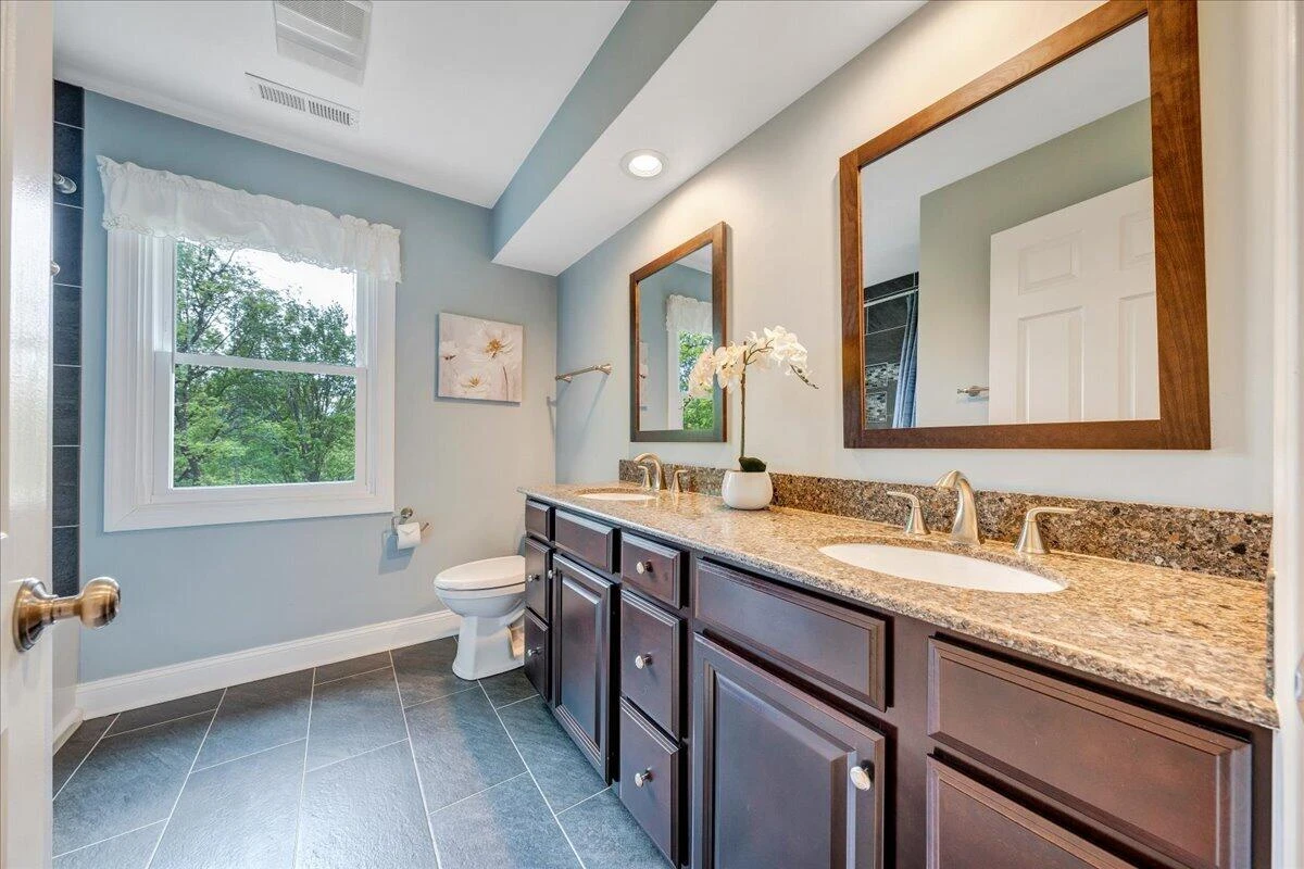 1562 Strawberry Mountain DR - Photo 36