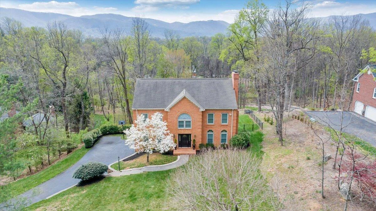 1562 Strawberry Mountain DR - Photo 46