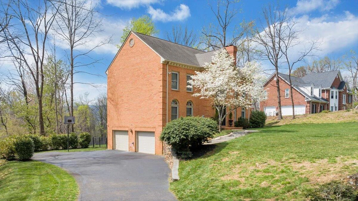 1562 Strawberry Mountain DR - Photo 49